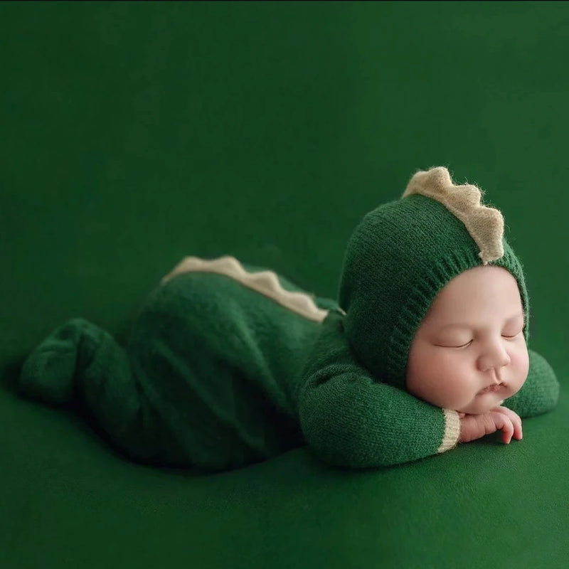 Dinosaur Knitted Newborn Outfit - Newborn Photo Shooting