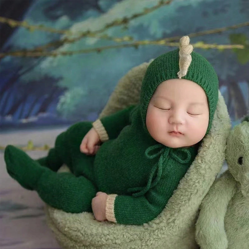 Dinosaur Knitted Newborn Outfit - Newborn Photo Shooting